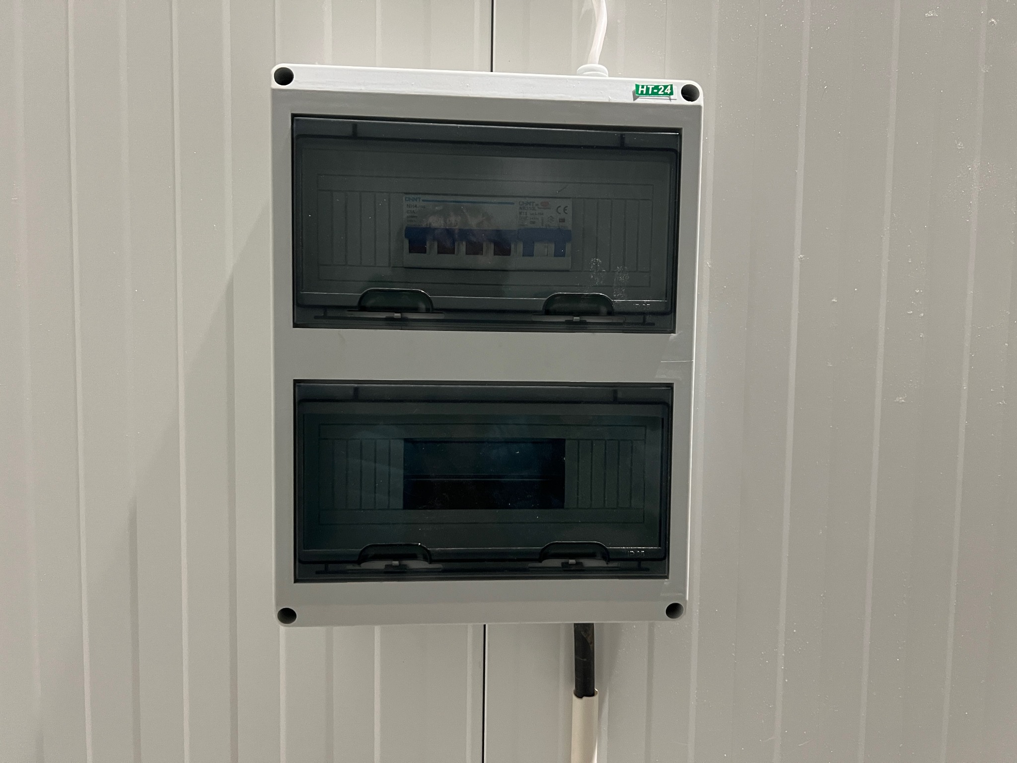 Strømskap inne i lagerseksjonen